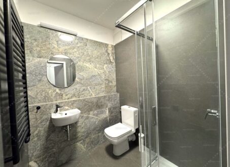 Newly renovated TWO-bedrooms in Corvin Sétány