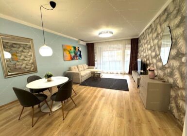 Newly renovated TWO-bedrooms in Corvin Sétány