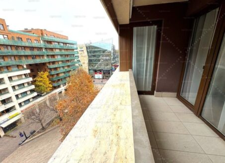 Newly renovated TWO-bedrooms in Corvin Sétány