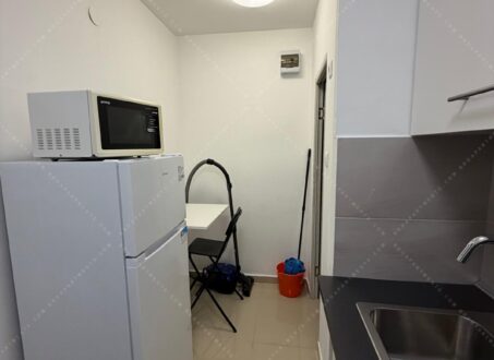 Bright Furnished Studio Apartment for Rent – Práter Street, Budapest 8th District