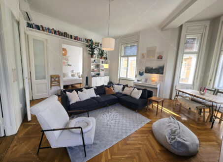 Spacious Family Apartment Overlooking Gutenberg Square