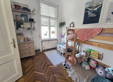 Spacious Family Apartment Overlooking Gutenberg Square