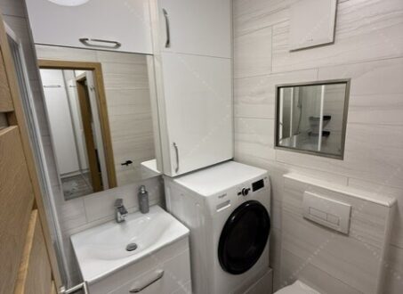 One-Bedroom Apartment with Balcony – Palotanegyed, District VIII, Budapest