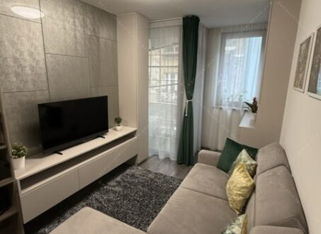One-Bedroom Apartment with Balcony – Palotanegyed, District VIII, Budapest