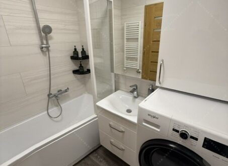 One-Bedroom Apartment with Balcony – Palotanegyed, District VIII, Budapest