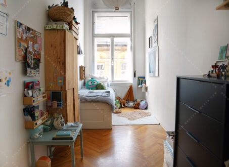 Spacious Family Apartment Overlooking Gutenberg Square