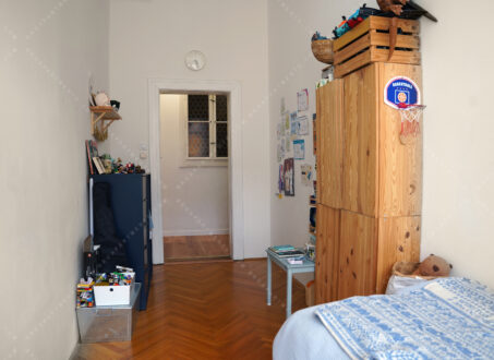 Spacious Family Apartment Overlooking Gutenberg Square