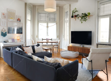 Spacious Family Apartment Overlooking Gutenberg Square
