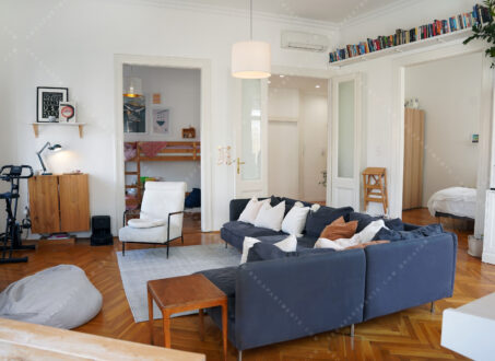 Spacious Family Apartment Overlooking Gutenberg Square