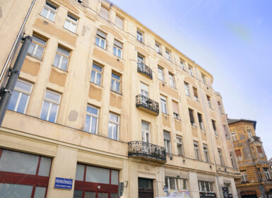 Spacious Family Apartment Overlooking Gutenberg Square