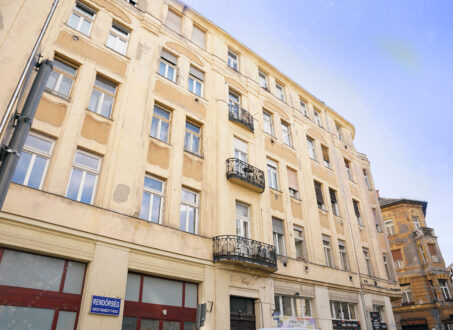 Spacious Family Apartment Overlooking Gutenberg Square