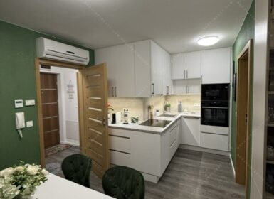 One-Bedroom Apartment with Balcony – Palotanegyed, District VIII, Budapest