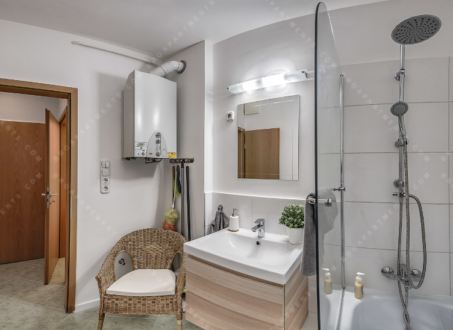 Cozy Renovated Studio for Rent in Central Budapest – Available Mid-April