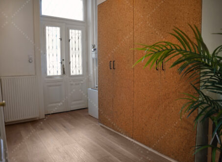 Spacious Family Apartment Overlooking Gutenberg Square