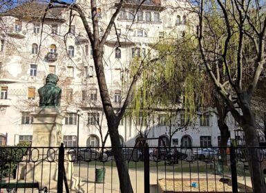 Spacious Family Apartment Overlooking Gutenberg Square