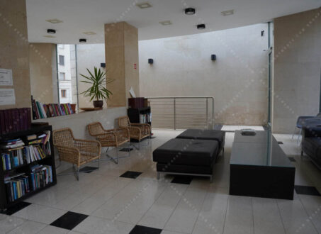 Bright 1-Bedroom Apartment with Balcony in Római Kert Residence – District XIII