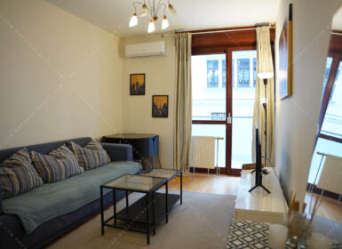 Bright 1-Bedroom Apartment with Balcony in Római Kert Residence – District XIII