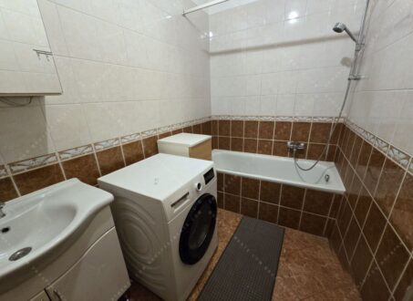 Bright 1-Bedroom Apartment with Balcony in Római Kert Residence – District XIII