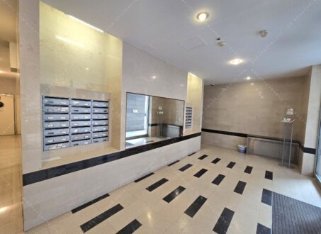 Bright 1-Bedroom Apartment with Balcony in Római Kert Residence – District XIII