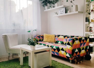 Bright & Stylish Studio with Balcony, A/C & Parking Near Orczy Park