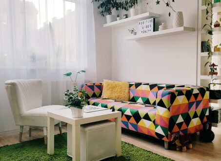 Bright & Stylish Studio with Balcony, A/C & Parking Near Orczy Park