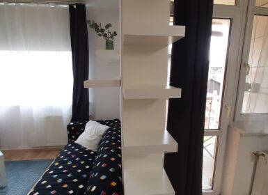 Bright & Stylish Studio with Balcony, A/C & Parking Near Orczy Park