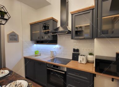 Prime Váci Street Apartment in Budapest City Center – For Rent