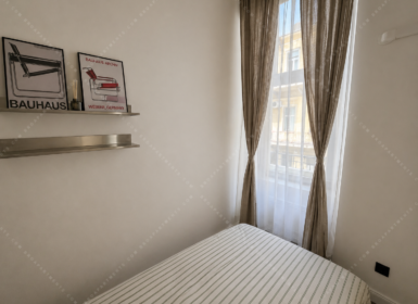 Freshly renovated One-bedroom with good access