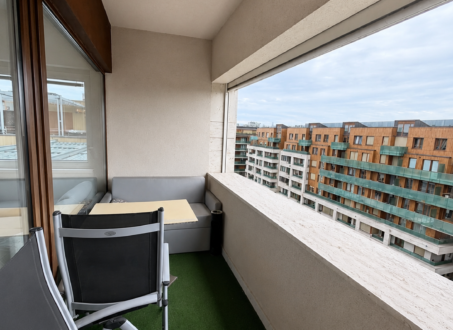 Top floor apartment in Corvin Promenade with walk-in closet