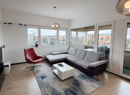 Top floor apartment in Corvin Promenade with walk-in closet