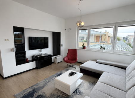 Top floor apartment in Corvin Promenade with walk-in closet