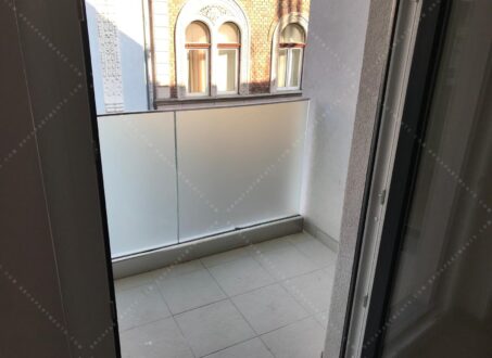Modern 50 sqm Apartment with Terrace & Garage in Central Budapest- For Rent