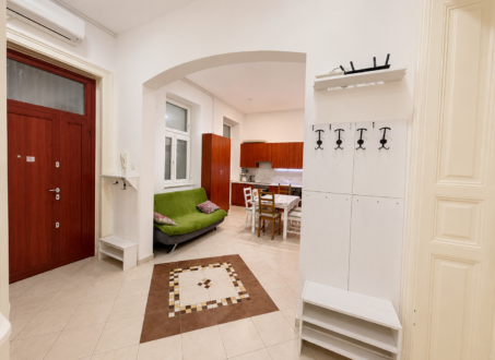 Spacious 3-Bedroom Apartment for Rent Near Semmelweis University – Üllői út 57