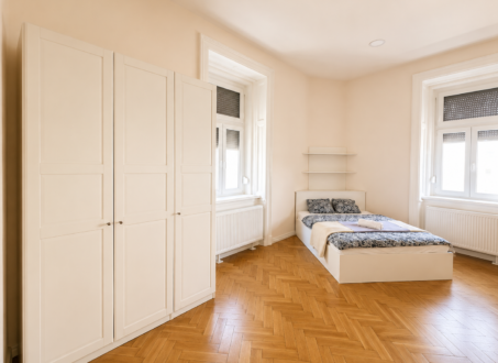 Spacious 3-Bedroom Apartment for Rent Near Semmelweis University – Üllői út 57