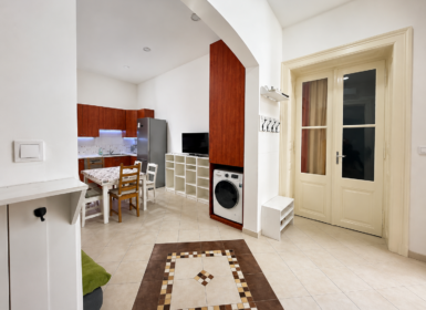 Spacious 3-Bedroom Apartment for Rent Near Semmelweis University – Üllői út 57