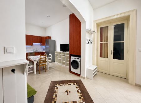 Spacious 3-Bedroom Apartment for Rent Near Semmelweis University – Üllői út 57