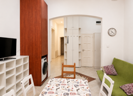 Spacious 3-Bedroom Apartment for Rent Near Semmelweis University – Üllői út 57