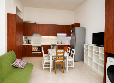 Spacious 3-Bedroom Apartment for Rent Near Semmelweis University – Üllői út 57