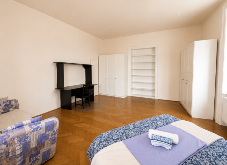 Spacious 3-Bedroom Apartment for Rent Near Semmelweis University – Üllői út 57