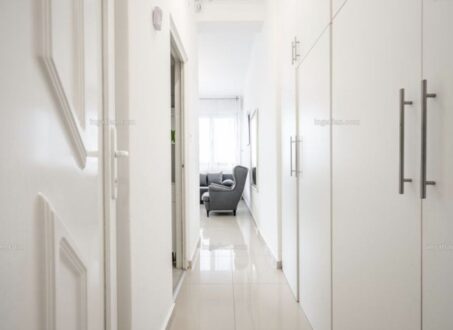 Fully Renovated 1-Bedroom Apartment for Rent – Budapest District V