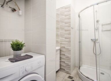 Fully Renovated 1-Bedroom Apartment for Rent – Budapest District V
