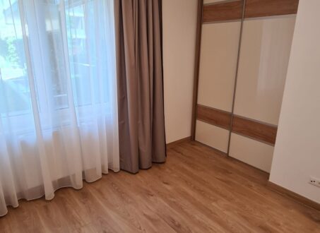 Modern 1-Bedroom Apartment with Garden – Grand Corvin 2