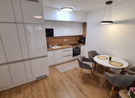 Modern 1-Bedroom Apartment with Garden – Grand Corvin 2