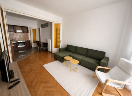 1-Bedroom Apartment with Balcony for Rent – Prime Downtown Budapest