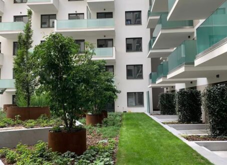 Modern 1-Bedroom Apartment with Private Garden for Rent – Corvin Promenade (Grand Building)