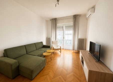 1-Bedroom Apartment with Balcony for Rent – Prime Downtown Budapest