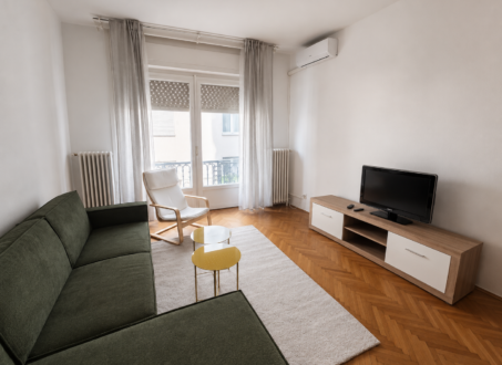 1-Bedroom Apartment with Balcony for Rent – Prime Downtown Budapest