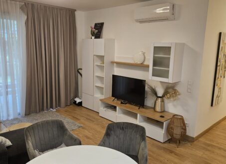 Modern 1-Bedroom Apartment with Garden – Grand Corvin 2