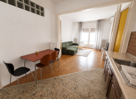 1-Bedroom Apartment with Balcony for Rent – Prime Downtown Budapest