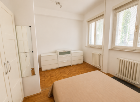 1-Bedroom Apartment with Balcony for Rent – Prime Downtown Budapest